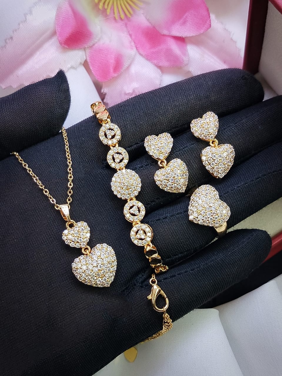 Elegant Locket Sets to Treasure Forever