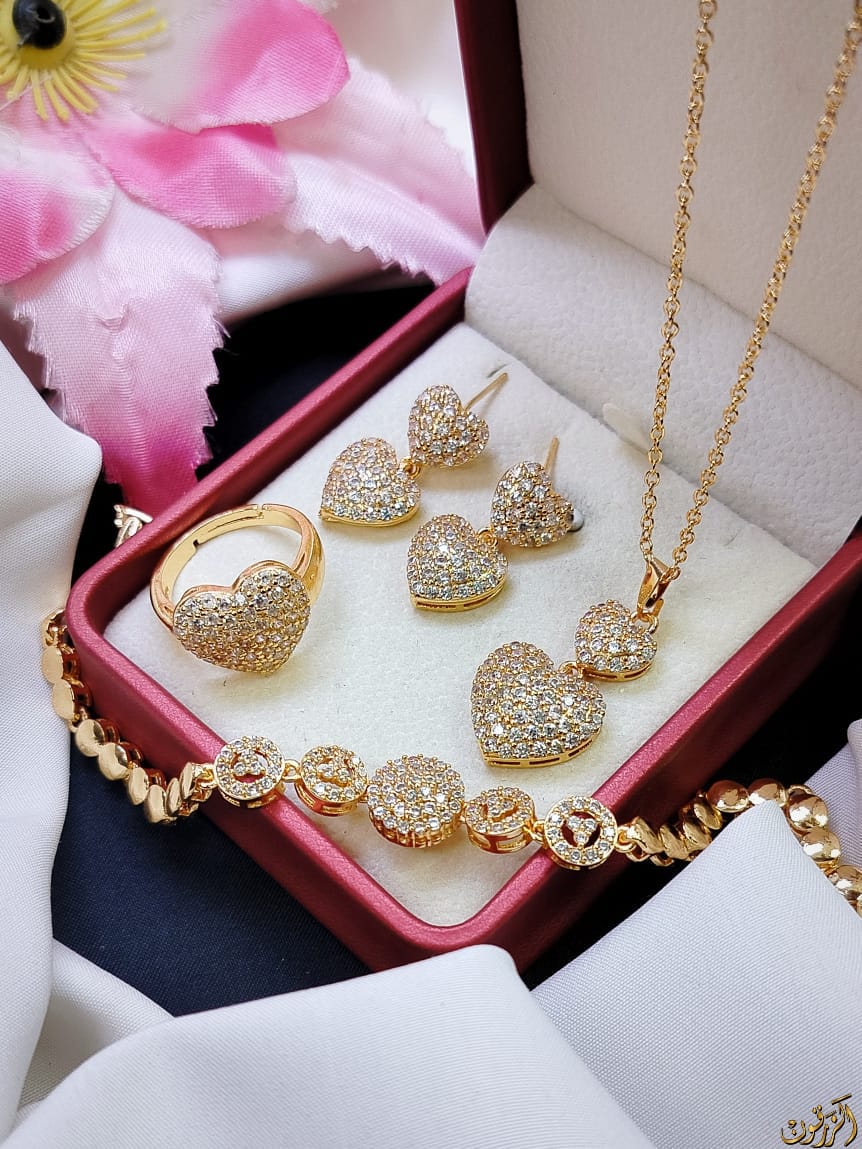 Elegant Locket Sets to Treasure Forever