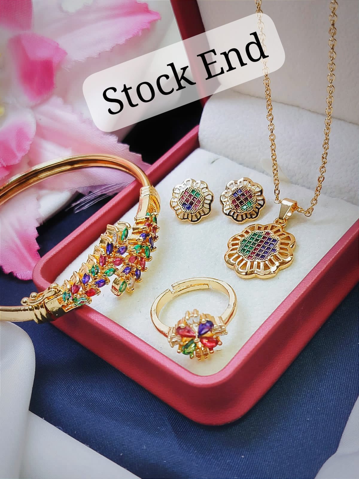 Unveil Your Beauty with Our Unique Locket Collections