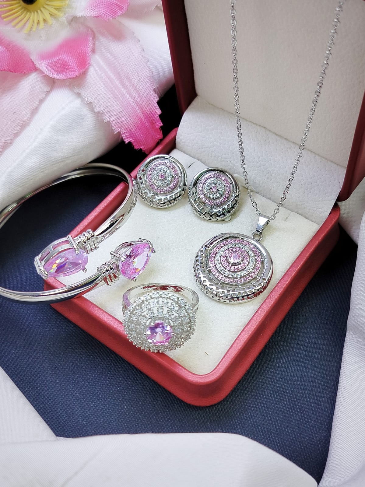 Perfectly Crafted Locket Sets for Every Occasion